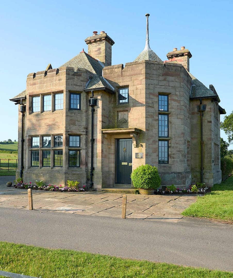 Liongate Lodge at Bolesworth in Cheshire. A charming stone house available to rent as a holiday home.